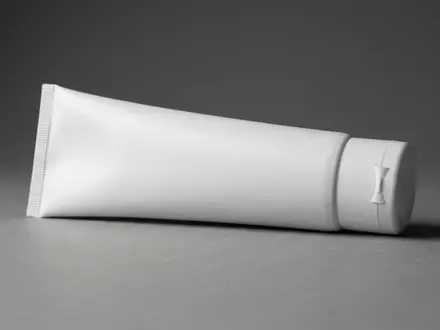 Fotorealistische Studioaufnahme von Zahnpasta zum Thema Sensodyne Advanced White Zahnpasta, klare Lichtfuehrung - Foto: THN