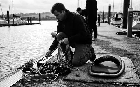 Schwarzweiss-Reportage mit Kneeboard zum Thema SereneLife Kneeboard Wakeboard mit, hoher Kontrast, sachlich dargestellt - Foto: THN