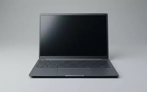 Fotorealistische Studioaufnahme von Laptop zum Thema Acer Chromebook Plus 515, klare Lichtfuehrung - Foto: THN