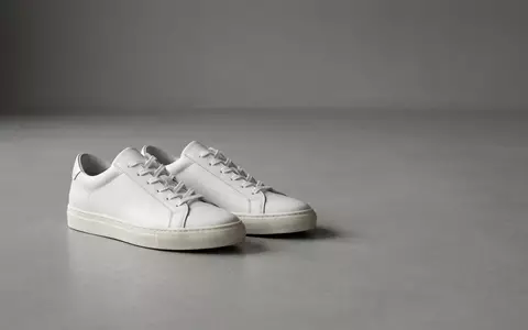Fotorealistische Studioaufnahme von Sneaker zum Thema Adidas Stan Smith Sneaker, klare Lichtfuehrung - Foto: THN