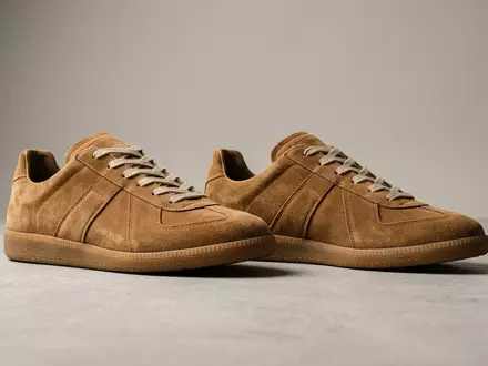 Fotorealistische Studioaufnahme von Sneaker zum Thema Adidas Samba OG Sneaker, klare Lichtfuehrung - Foto: THN