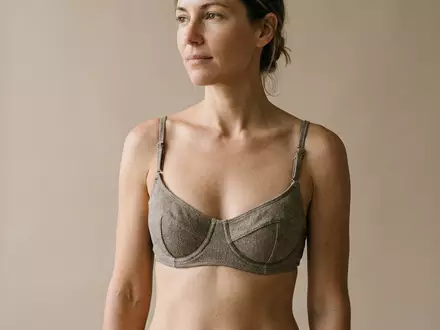 Fotorealistische Studioaufnahme von Bikinioberteil zum Thema Melissa Odabash Damen Bikini-Top, klare Lichtfuehrung - Foto: THN