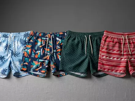 Fotorealistische Studioaufnahme von Badeshorts zum Thema Roxy Herren Badeshorts Coconut, klare Lichtfuehrung - Foto: THN
