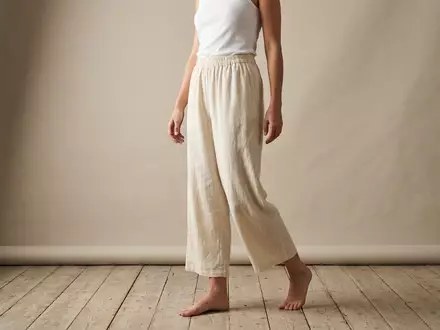 Fotorealistische Studioaufnahme von Strandhose zum Thema Roxy Damen Strandhose Popsurf, klare Lichtfuehrung - Foto: THN