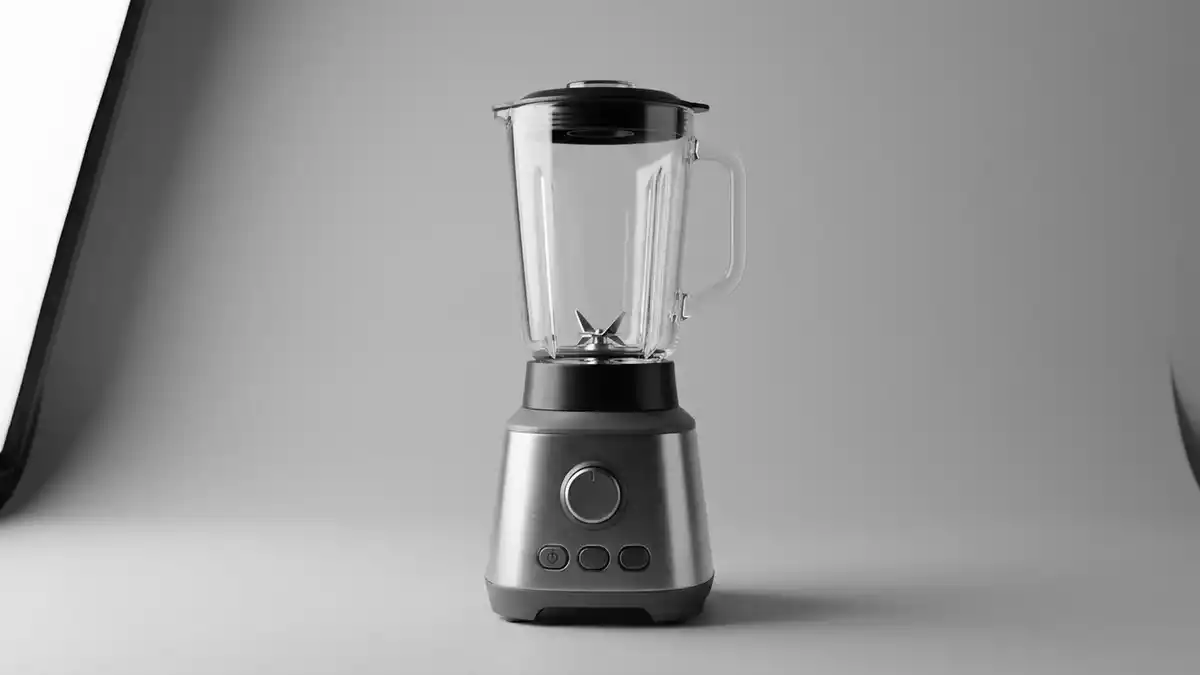 Fotorealistische Studioansicht von Standmixer in neutraler Produktdarstellung, neutral
