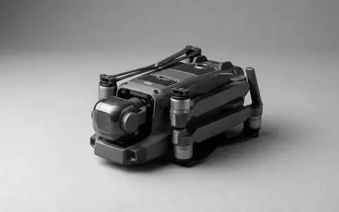 Fotorealistische Studioaufnahme von Kameradrohne zum Thema SJRC F11S 4K Pro, klare Lichtfuehrung - Foto: THN
