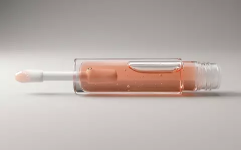 Fotorealistische Studioaufnahme von Lipgloss zum Thema NYX Butter Gloss Lipgloss, klare Lichtfuehrung - Foto: THN