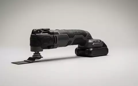 Fotorealistische Studioaufnahme von Akku Multifunktionswerkzeug zum Thema Bosch Professional GOP 18V-28, klare Lichtfuehrung - Foto: THN