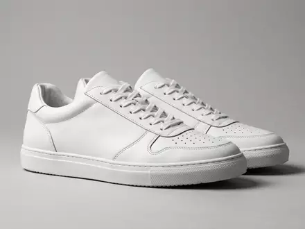 Fotorealistische Studioaufnahme von Sneaker zum Thema Nike Air Force 1, klare Lichtfuehrung - Foto: THN