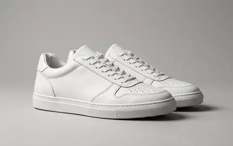 Fotorealistische Studioaufnahme von Sneaker zum Thema Nike Air Force 1, klare Lichtfuehrung - Foto: THN