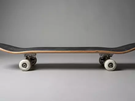 Fotorealistische Studioaufnahme von Skateboard zum Thema Flip HKD Komplett Skateboard, klare Lichtfuehrung - Foto: THN