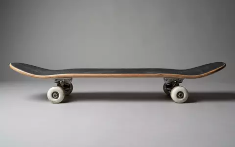 Fotorealistische Studioaufnahme von Skateboard zum Thema Flip HKD Komplett Skateboard, klare Lichtfuehrung - Foto: THN
