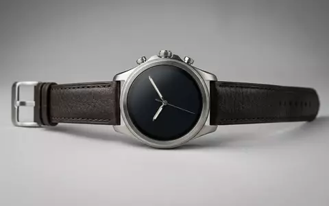 Fotorealistische Studioaufnahme von Analoguhr zum Thema Fossil Hybrid HR Smartwatch, klare Lichtfuehrung - Foto: THN