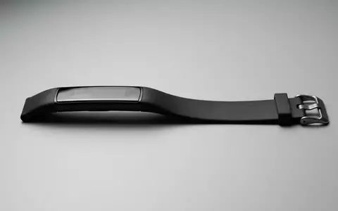 Fotorealistische Studioaufnahme von Fitnessarmband zum Thema Xiaomi Smart Band 9, klare Lichtfuehrung - Foto: THN