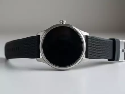 Fotorealistische Studioaufnahme von Smartwatch zum Thema Xiaomi Watch S3, klare Lichtfuehrung, sachlich dargestellt - Foto: THN
