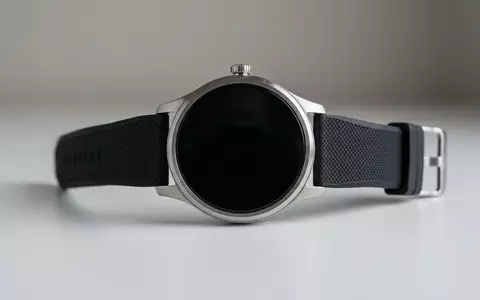 Fotorealistische Studioaufnahme von Smartwatch zum Thema Xiaomi Watch S3, klare Lichtfuehrung, sachlich dargestellt - Foto: THN