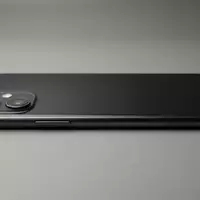 Fotorealistische Studioaufnahme von Smartphone zum Thema Xiaomi 15 Pro 256GB, klare Lichtfuehrung - Foto: THN