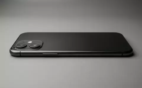 Fotorealistische Studioaufnahme von Smartphone zum Thema Xiaomi 15 Pro 256GB, klare Lichtfuehrung - Foto: THN