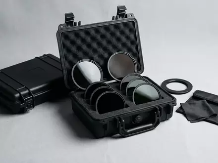 Fotorealistische Studioaufnahme von Kamerafilterset zum Thema Freewell ND-Filter Set für, klare Lichtfuehrung - Foto: THN