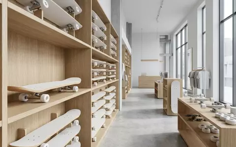 Architektur-Render im Boardsportgeschaeft mit Skateboard zum Thema Minority 32 Zoll Maple, neutrales Tageslicht - Foto: THN