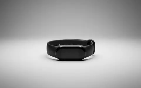 Fotorealistische Studioaufnahme von Fitnessarmband zum Thema Fitbit Inspire 3 Fitness-Tracker, klare Lichtfuehrung - Foto: THN