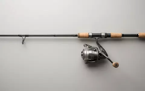Fotorealistische Studioaufnahme von Angelset zum Thema Daiwa Ninja Spinnrute +, klare Lichtfuehrung - Foto: THN