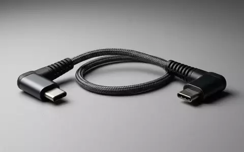 Fotorealistische Studioaufnahme von USB Verbindungskabel zum Thema CYNOVA USB-C OTG Kabel, klare Lichtfuehrung - Foto: THN