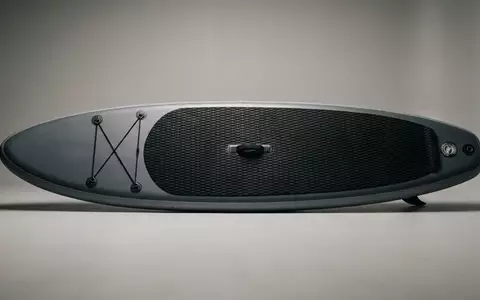 Fotorealistische Studioaufnahme von Aufblasbares Stand-up-Paddleboard zum Thema Jobe Aero SUP Yarra, klare Lichtfuehrung - Foto: THN
