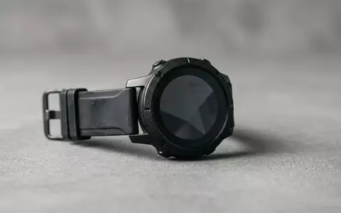 Fotorealistische Studioaufnahme von GPS-Sportuhr zum Thema Polar Pacer Pro GPS-Sportuhr, klare Lichtfuehrung - Foto: THN