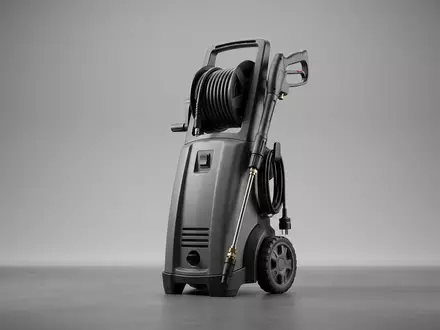 Fotorealistische Studioaufnahme von Hochdruckreiniger zum Thema Kärcher K 5 Power, klare Lichtfuehrung - Foto: THN