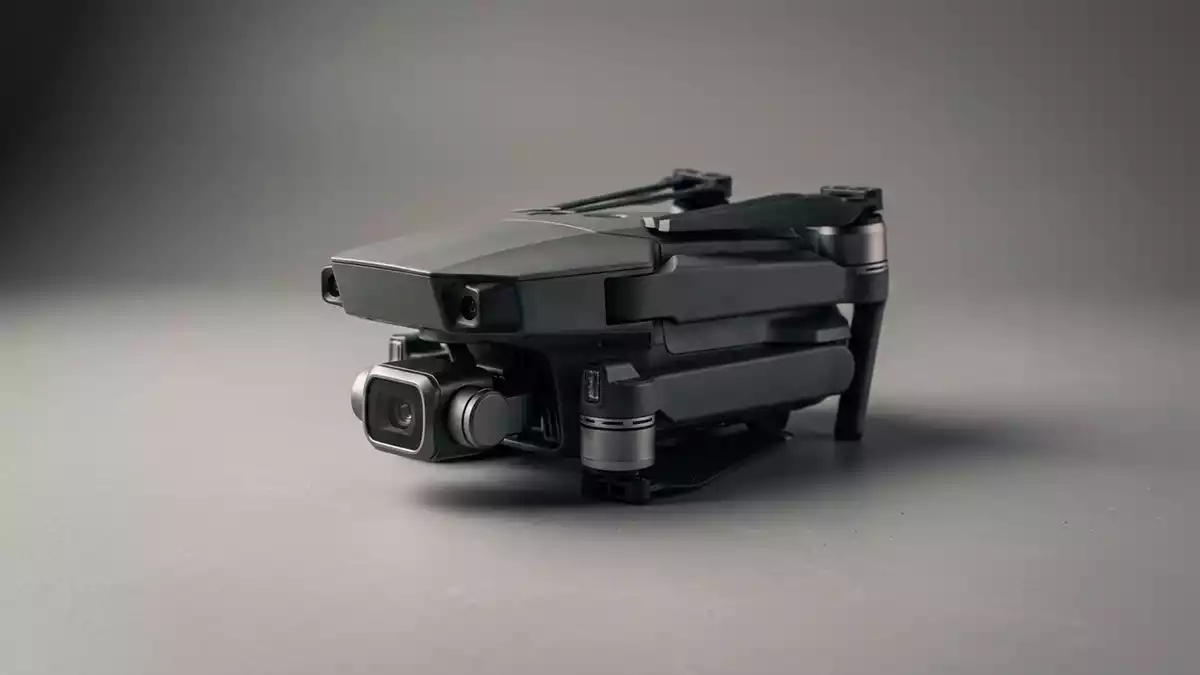 Fotorealistische Studioansicht von Minidrohne in neutraler Produktdarstellung, neutral