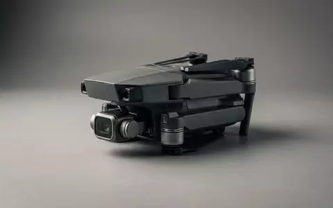 Fotorealistische Studioaufnahme von Minidrohne zum Thema Autel EVO Nano+, klare Lichtfuehrung, sachlich dargestellt - Foto: THN