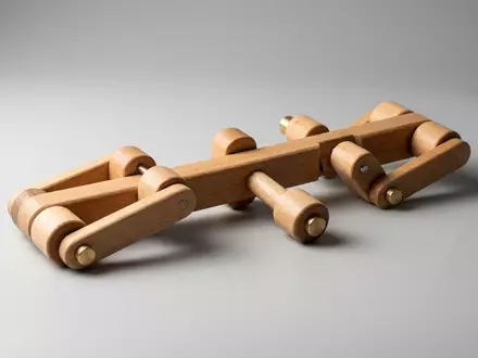 Fotorealistische Studioaufnahme von Geschicklichkeitsspiel zum Thema Stickflip, klare Lichtfuehrung, sachlich dargestellt, markenneutral - Foto: THN
