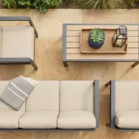 Flatlay-Arrangement rund um Gartenmoebelset zum Thema Stern Gartenmöbel Set Aluminium, weiches Oberlicht - Foto: THN