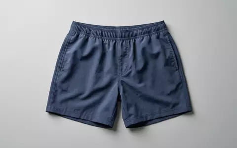 Fotorealistische Studioaufnahme von Badeshorts zum Thema Calvin Klein Herren Badeshorts, klare Lichtfuehrung - Foto: THN