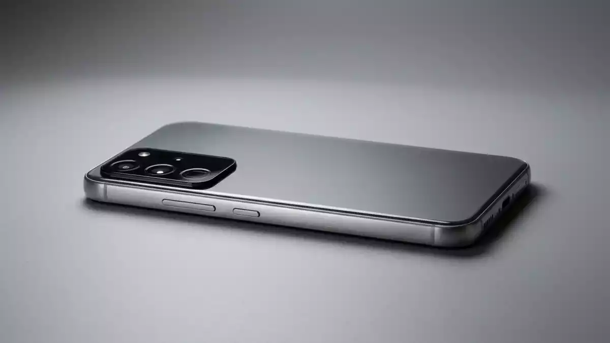 Fotorealistische Studioansicht von Smartphone in neutraler Produktdarstellung, neutral
