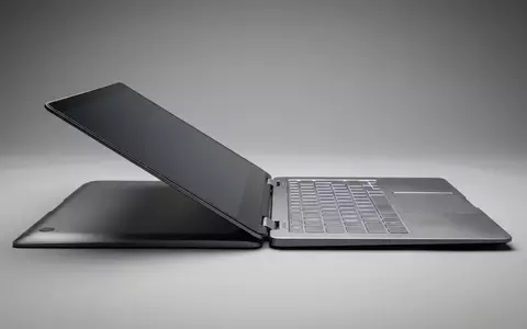 Fotorealistische Studioaufnahme von Convertible Laptop zum Thema Samsung Galaxy Book5 Pro, klare Lichtfuehrung - Foto: THN