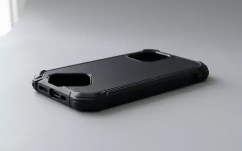 Fotorealistische Studioaufnahme von Handyhuelle zum Thema Casetify Ultra Impact Case, klare Lichtfuehrung - Foto: THN