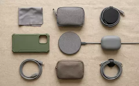 Flatlay-Arrangement rund um Handyhuelle zum Thema Casetify Ultra Impact Case, weiches Oberlicht - Foto: THN