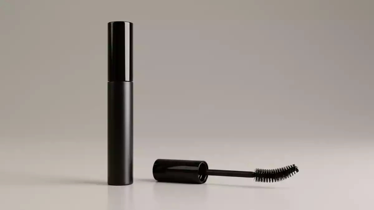 Fotorealistische Studioansicht von Wimperntusche in neutraler Produktdarstellung
