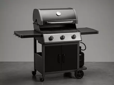 Fotorealistische Studioaufnahme von Gasgrill zum Thema Weber Spirit E-315 GBS, klare Lichtfuehrung - Foto: THN