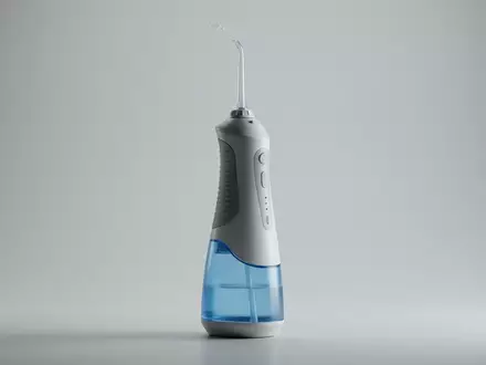 Fotorealistische Studioaufnahme von Munddusche zum Thema Waterpik WF-02 Munddusche Cordless, klare Lichtfuehrung - Foto: THN