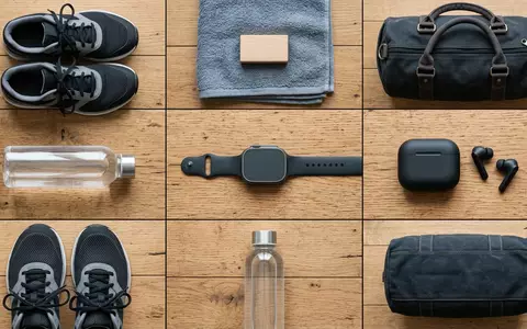 Flatlay-Arrangement rund um Smartwatch zum Thema Apple Watch Series 10, weiches Oberlicht - Foto: THN