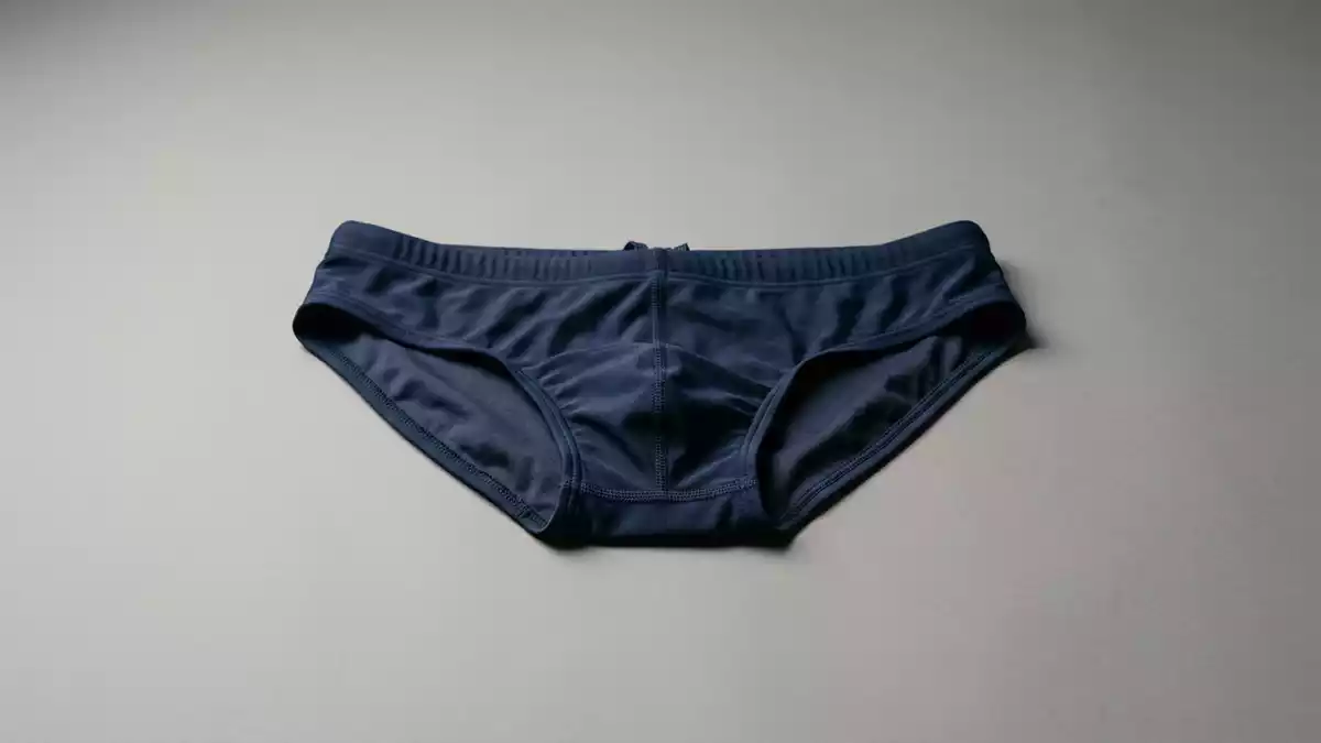 Fotorealistische Studioansicht von Badehose in neutraler Produktdarstellung, neutral