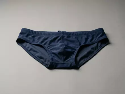 Fotorealistische Studioaufnahme von Badehose zum Thema Fashy Herren Badehose Aqua, klare Lichtfuehrung - Foto: THN