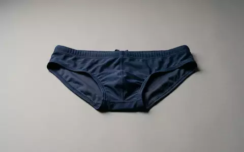 Fotorealistische Studioaufnahme von Badehose zum Thema Fashy Herren Badehose Aqua, klare Lichtfuehrung - Foto: THN