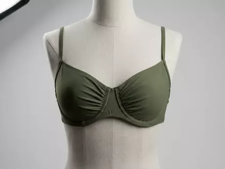 Fotorealistische Studioaufnahme von Bikinioberteil zum Thema Fantasie Damen Bikini-Oberteil Marseille, klare Lichtfuehrung - Foto: THN