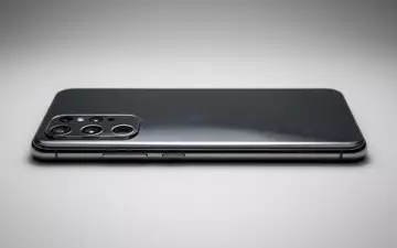 Fotorealistische Studioaufnahme von Smartphone zum Thema OPPO Reno 13 Pro, klare Lichtfuehrung - Foto: THN