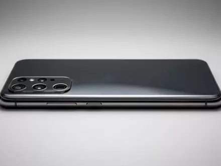 Fotorealistische Studioaufnahme von Smartphone zum Thema OPPO Reno 13 Pro, klare Lichtfuehrung - Foto: THN