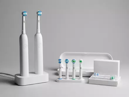 Fotorealistische Studioaufnahme von Elektrische Zahnbuerste zum Thema Oral-B Pro Series 3, klare Lichtfuehrung - Foto: THN